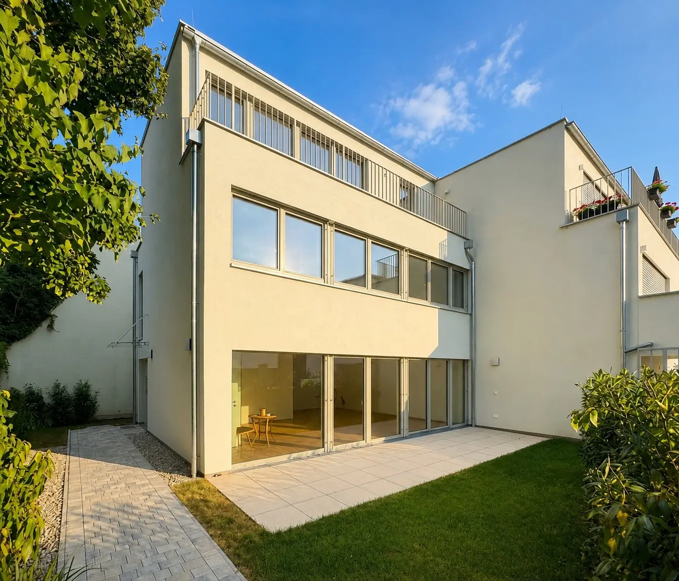 Top 8 mit privatem Garten und Terrasse