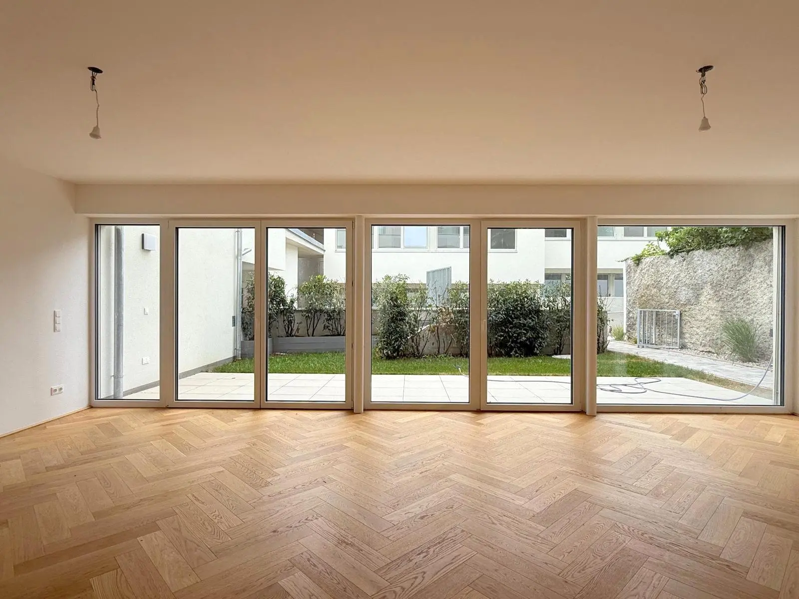 Wohnzimmer von Top 8 mit Terrassenzugang